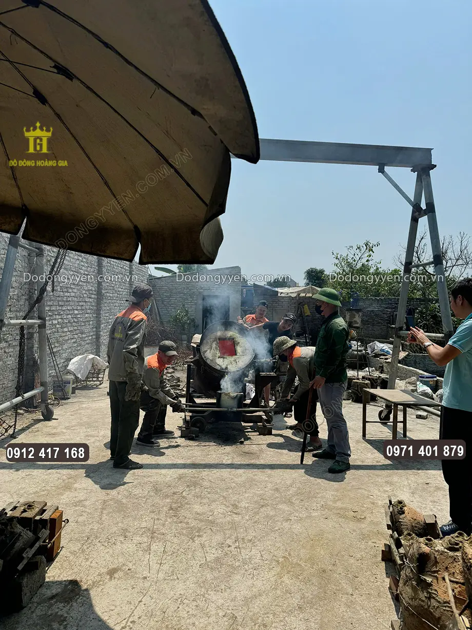 C&aacute;c nghệ nh&acirc;n của Ho&agrave;ng Gia đang r&oacute;t đồng v&agrave;o khu&ocirc;n
